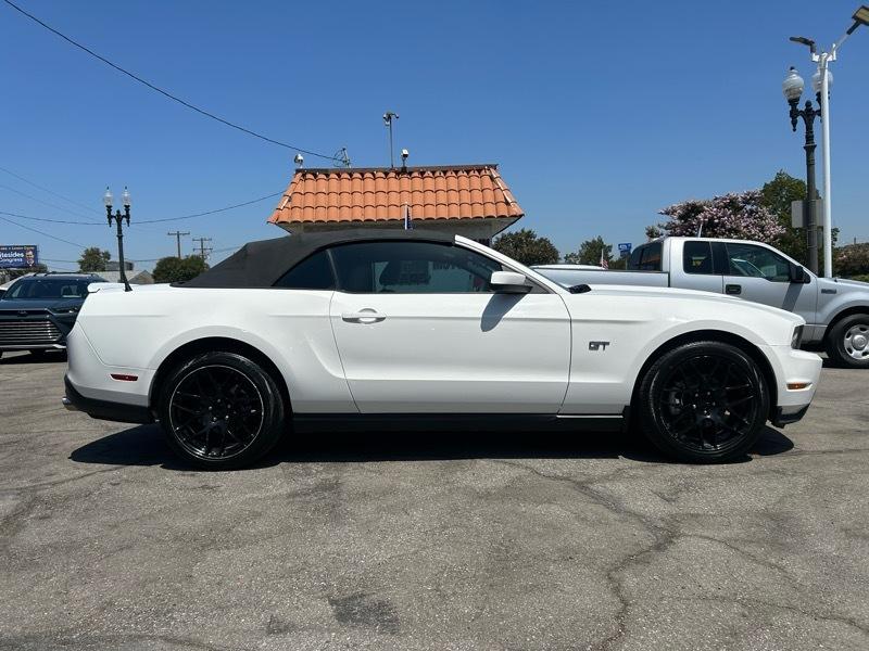 Ford Mustang GT convertible 2010