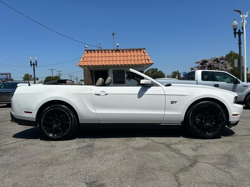 Ford Mustang GT convertible 2010