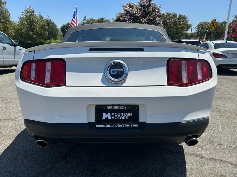 Ford Mustang GT convertible 2010