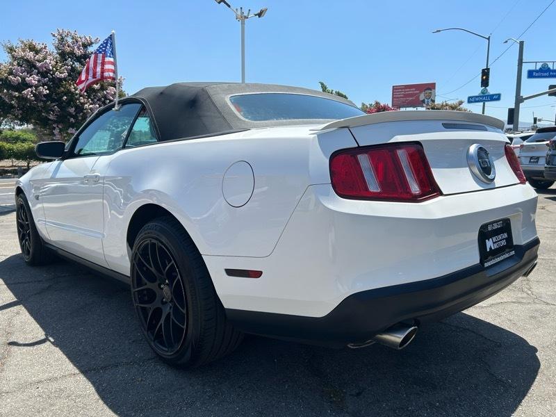 Ford Mustang GT convertible 2010