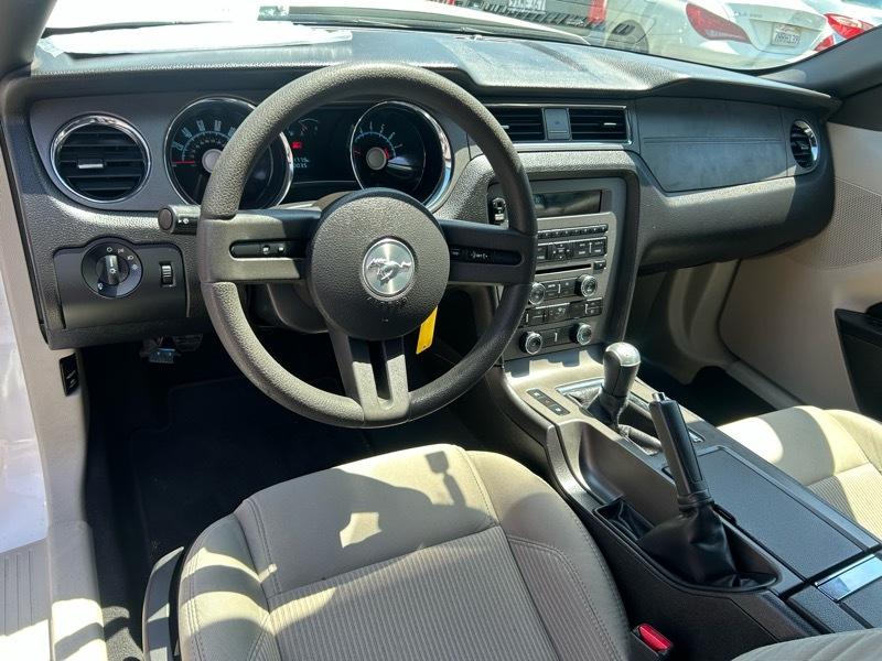Ford Mustang GT convertible 2010