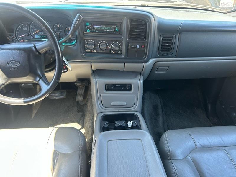 Chevrolet Suburban 2500 4WD 2002