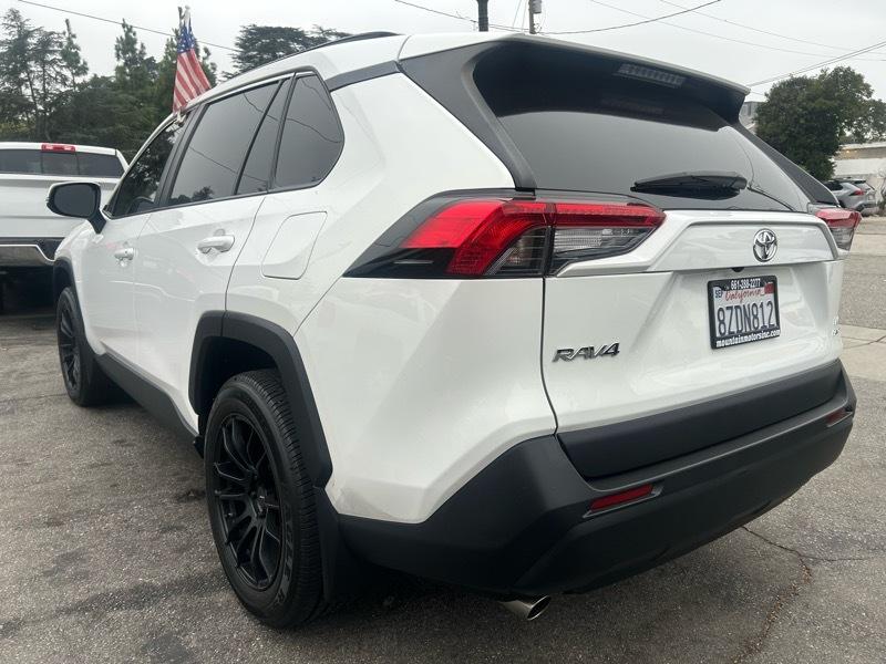 Toyota RAV4 LE AWD 2021