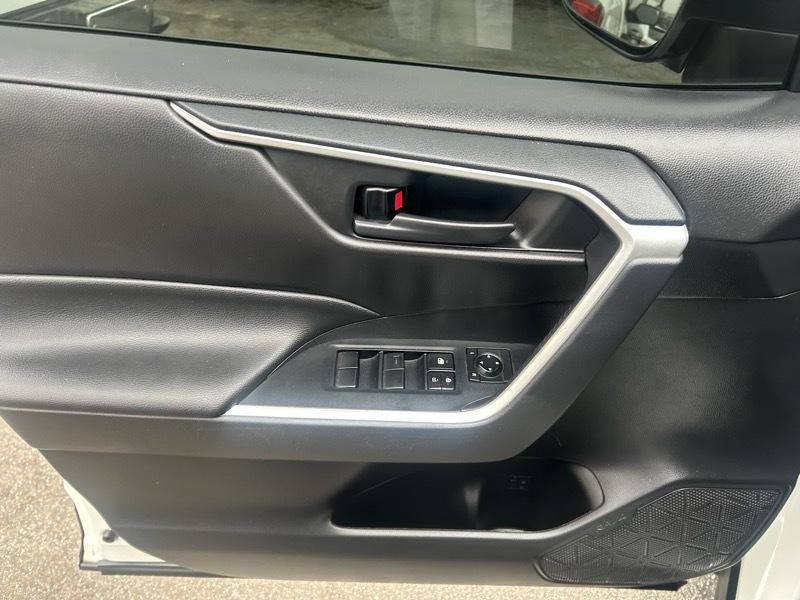 Toyota RAV4 LE AWD 2021