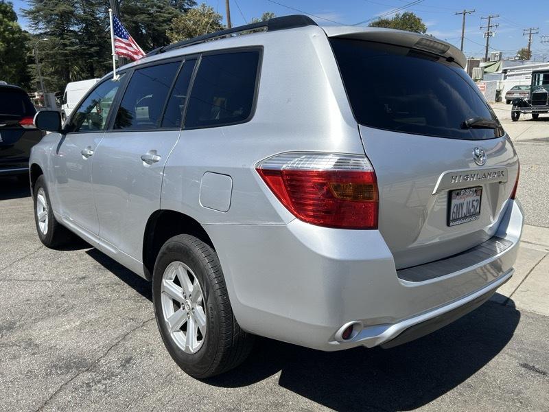 Toyota Highlander Base 2WD I4 2010