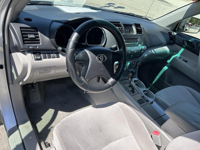 Toyota Highlander Base 2WD I4 2010