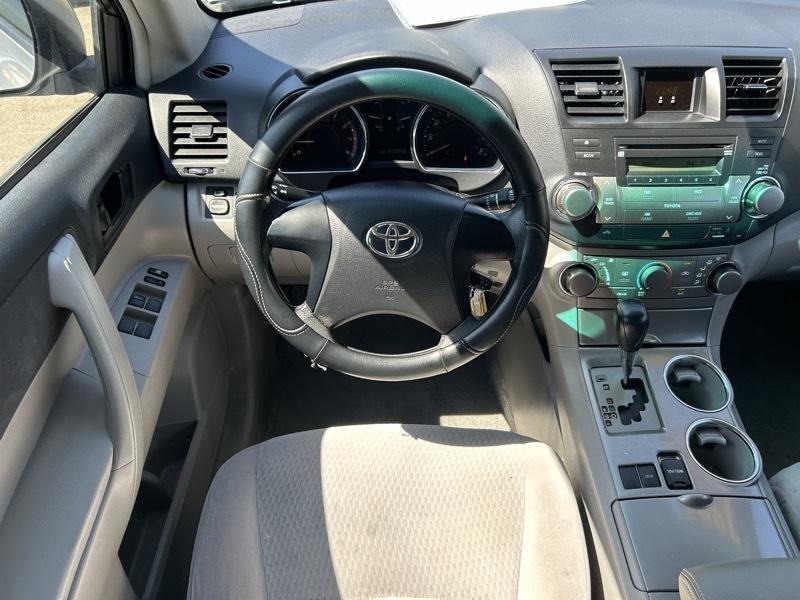 Toyota Highlander Base 2WD I4 2010