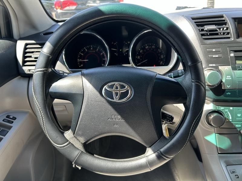 Toyota Highlander Base 2WD I4 2010