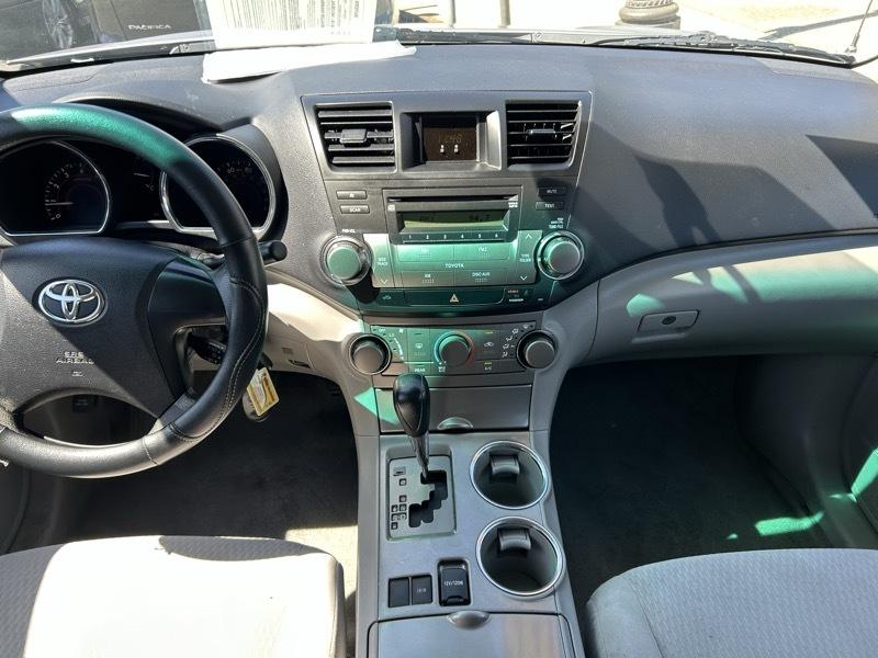 Toyota Highlander Base 2WD I4 2010