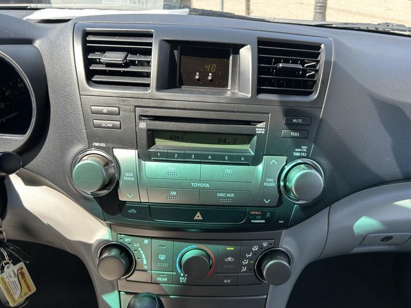 Toyota Highlander Base 2WD I4 2010