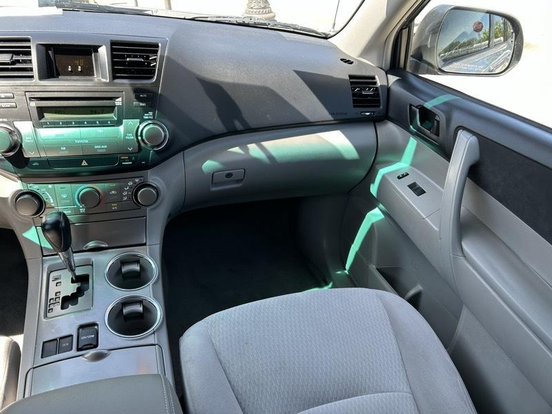 Toyota Highlander Base 2WD I4 2010