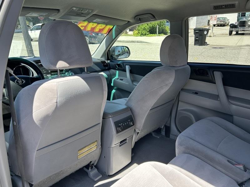 Toyota Highlander Base 2WD I4 2010