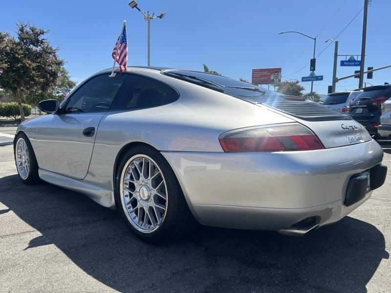Porsche 911 Carrera Coupe 2000