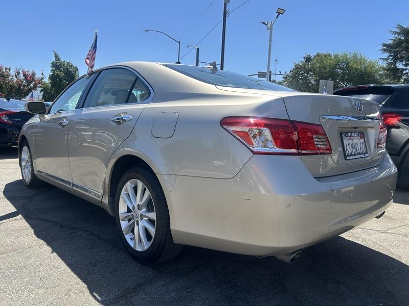 Lexus ES 350 Sedan 2011