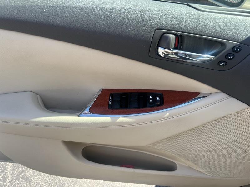Lexus ES 350 Sedan 2011