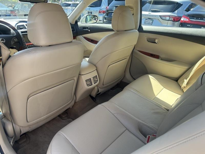 Lexus ES 350 Sedan 2011