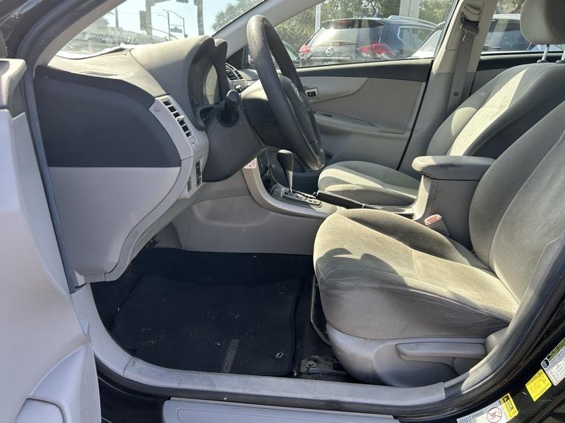 Toyota Corolla 4dr Sedan LE 4-Spd Auto 2013