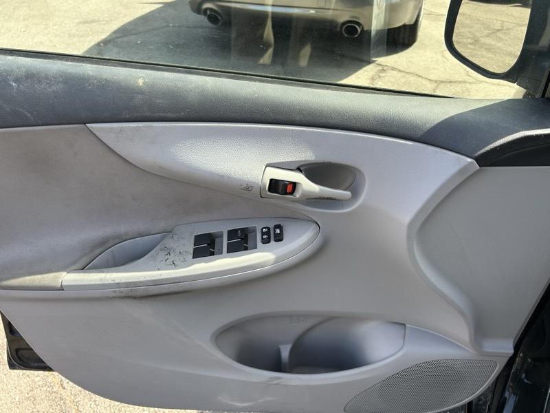 Toyota Corolla 4dr Sedan LE 4-Spd Auto 2013