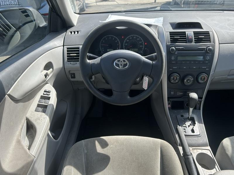 Toyota Corolla 4dr Sedan LE 4-Spd Auto 2013
