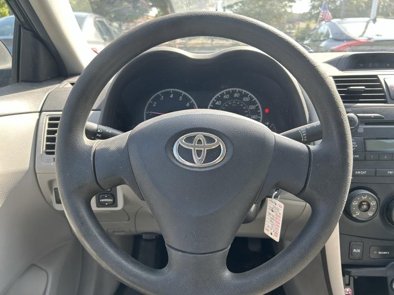 Toyota Corolla 4dr Sedan LE 4-Spd Auto 2013