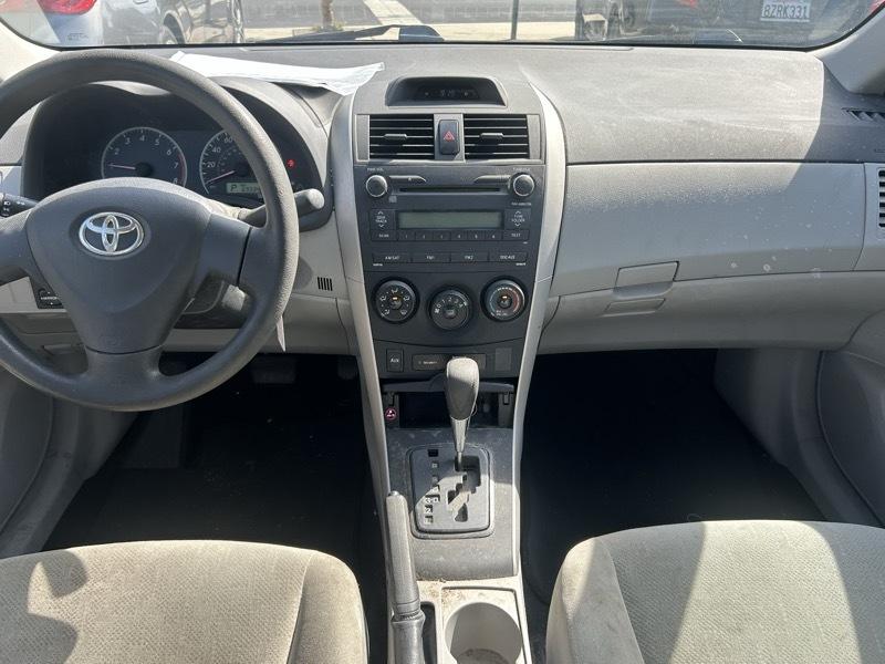 Toyota Corolla 4dr Sedan LE 4-Spd Auto 2013