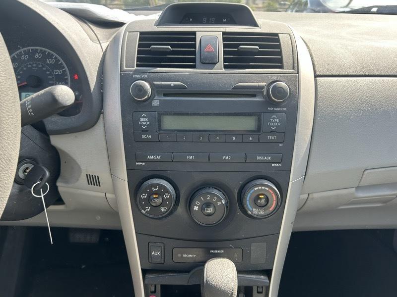 Toyota Corolla 4dr Sedan LE 4-Spd Auto 2013