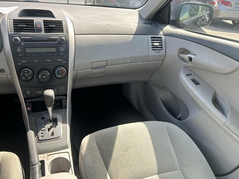 Toyota Corolla 4dr Sedan LE 4-Spd Auto 2013