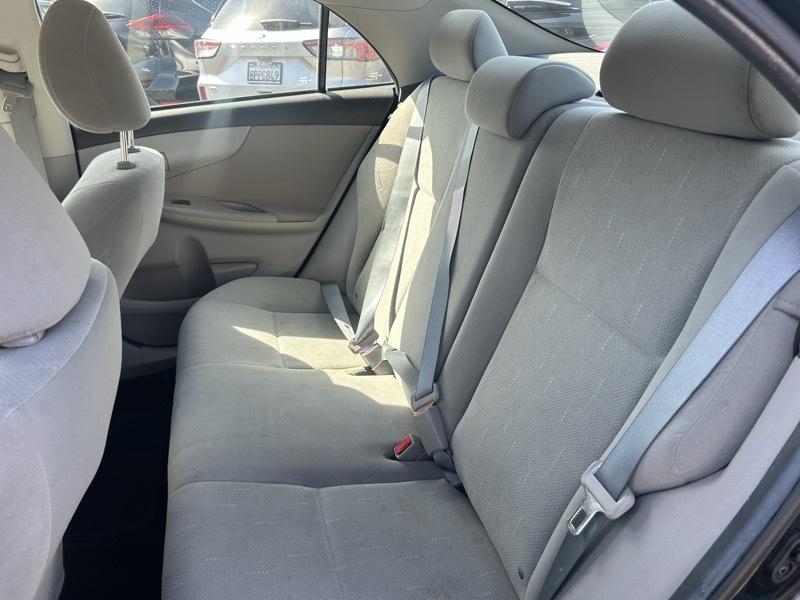 Toyota Corolla 4dr Sedan LE 4-Spd Auto 2013