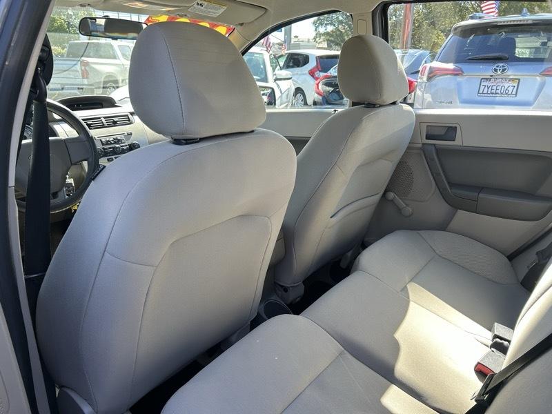 Ford Focus S Sedan 2010