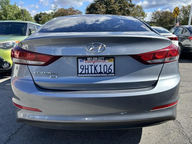 Hyundai Elantra SE 6AT 2018