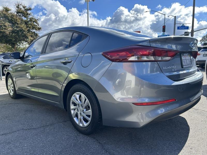 Hyundai Elantra SE 6AT 2018