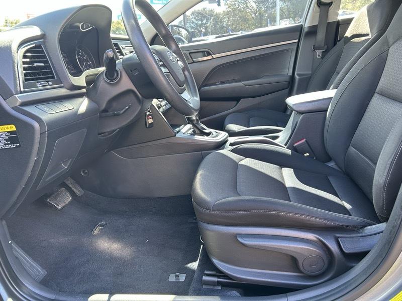 Hyundai Elantra SE 6AT 2018