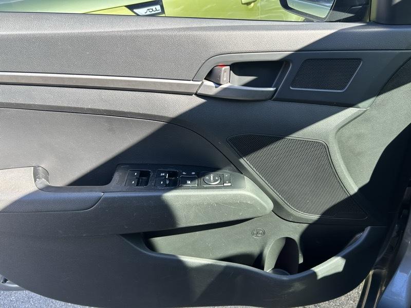Hyundai Elantra SE 6AT 2018