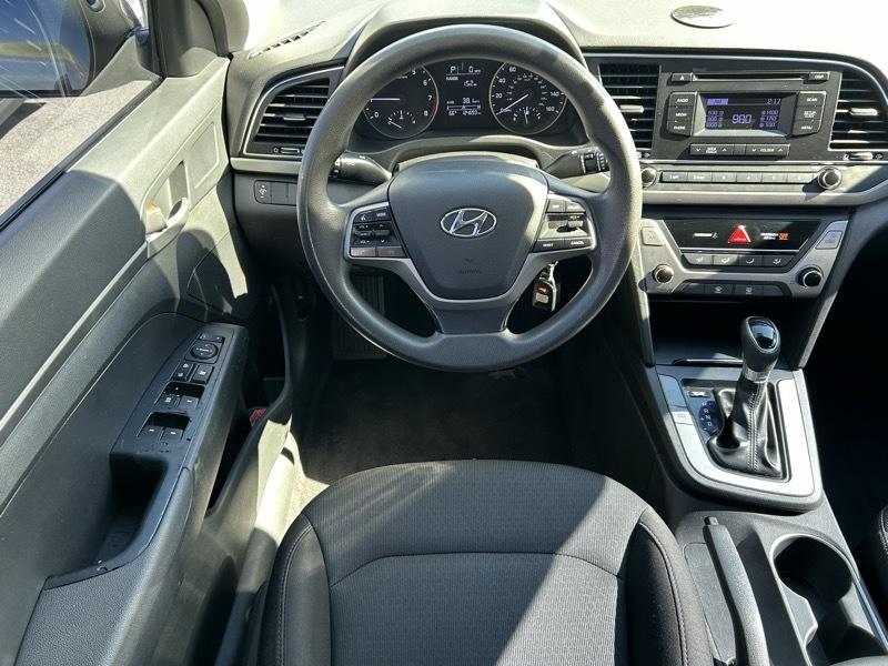 Hyundai Elantra SE 6AT 2018