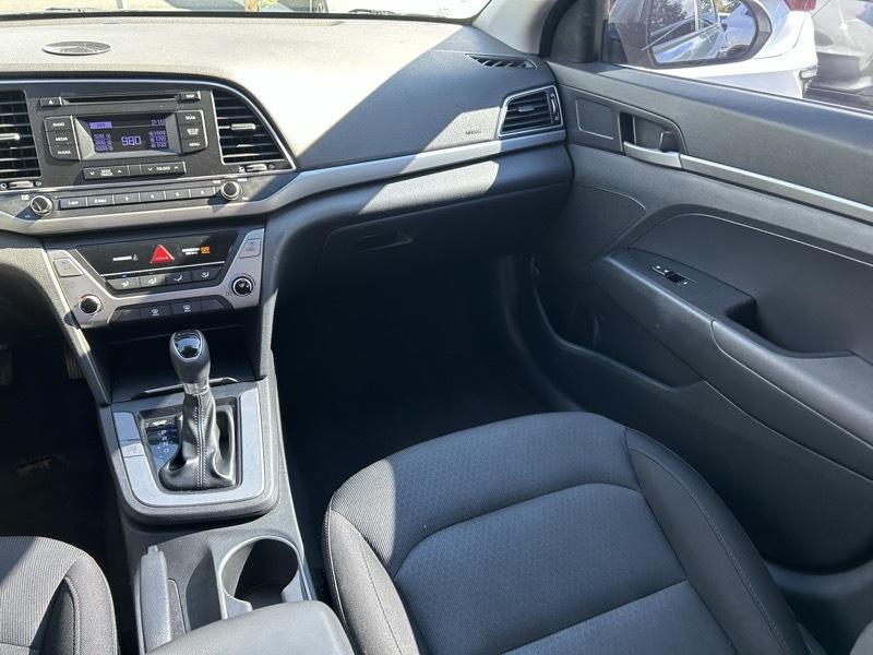Hyundai Elantra SE 6AT 2018