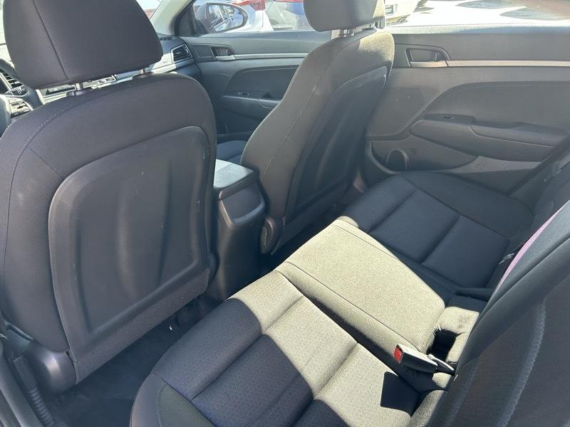 Hyundai Elantra SE 6AT 2018
