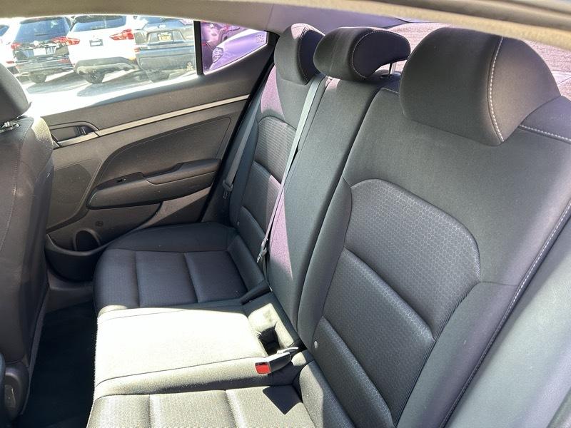 Hyundai Elantra SE 6AT 2018
