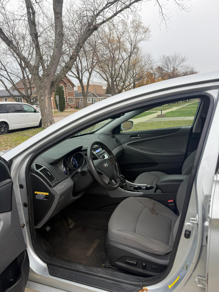 Hyundai Sonata GLS Manual 2012