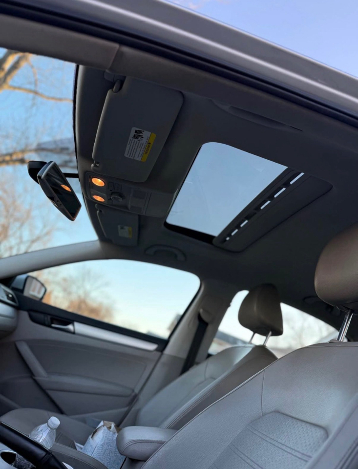 Volkswagen Passat 3.6L V6 SE w/Sunroof 2013