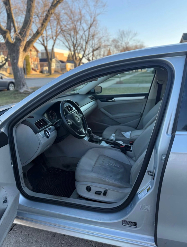 Volkswagen Passat 3.6L V6 SE w/Sunroof 2013