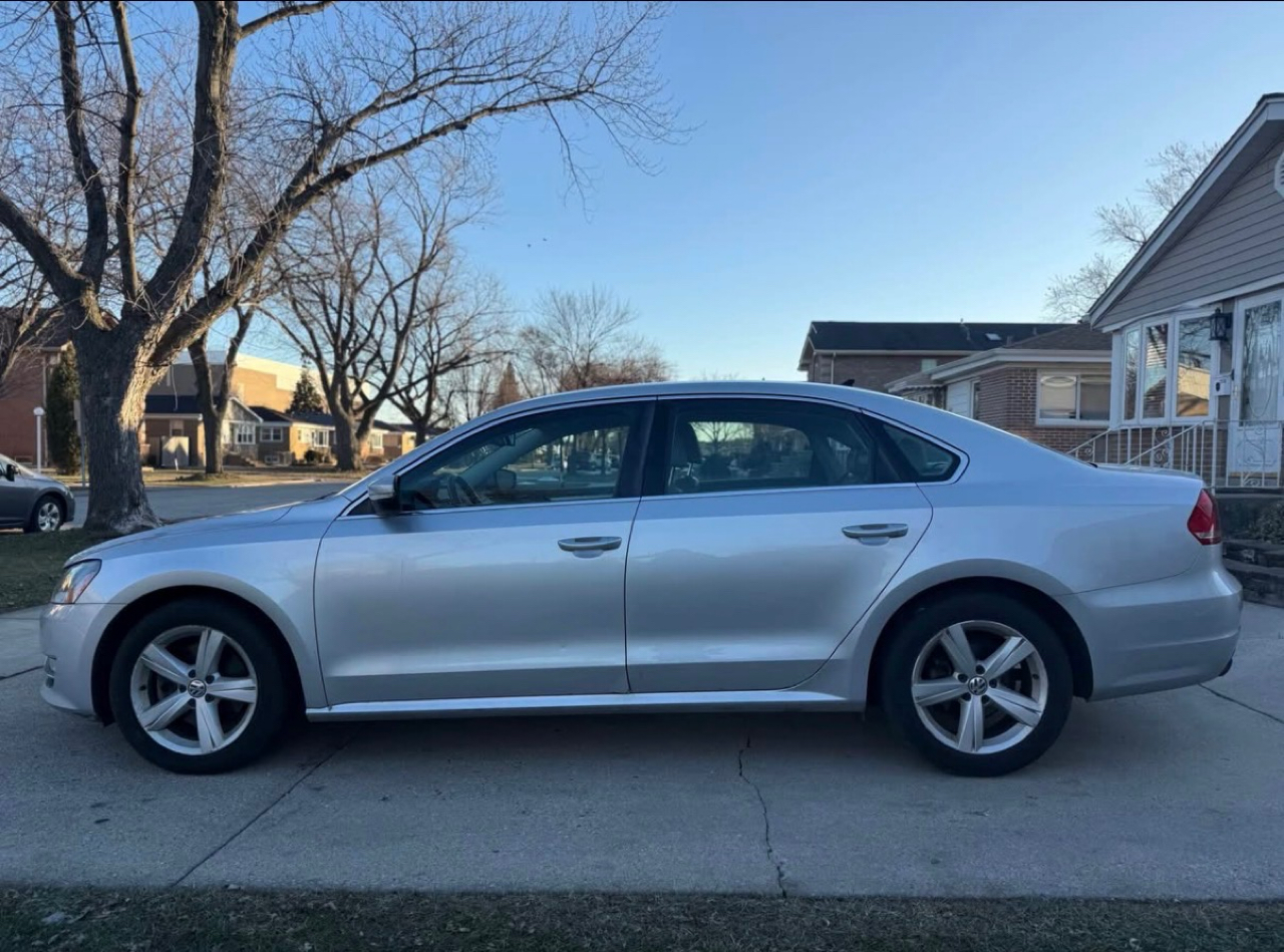 Volkswagen Passat 3.6L V6 SE w/Sunroof 2013