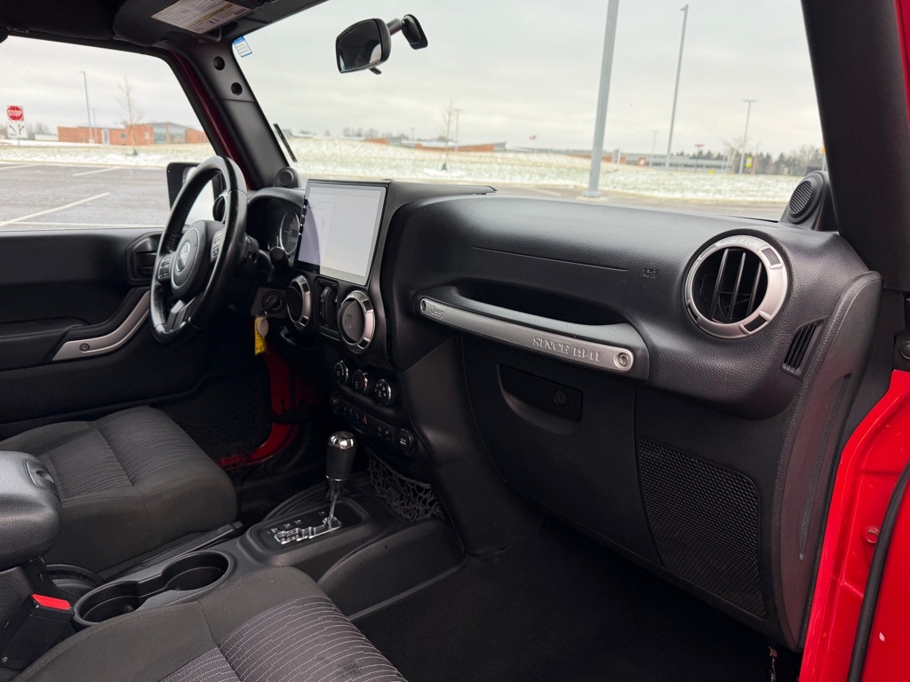 Jeep Wrangler Unlimited Sahara 4WD 2012