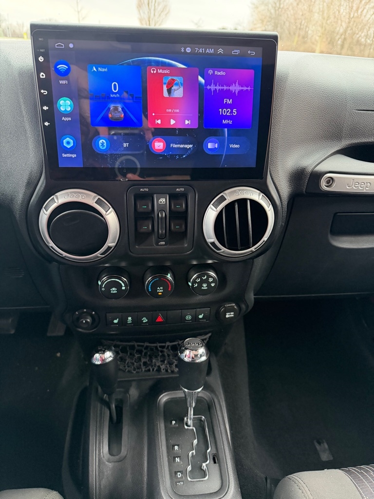 Jeep Wrangler Unlimited Sahara 4WD 2012