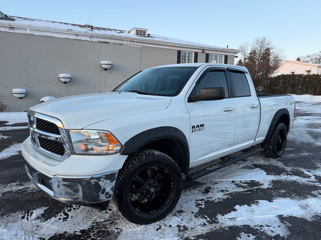 RAM 1500 SLT Quad Cab 4WD 2016