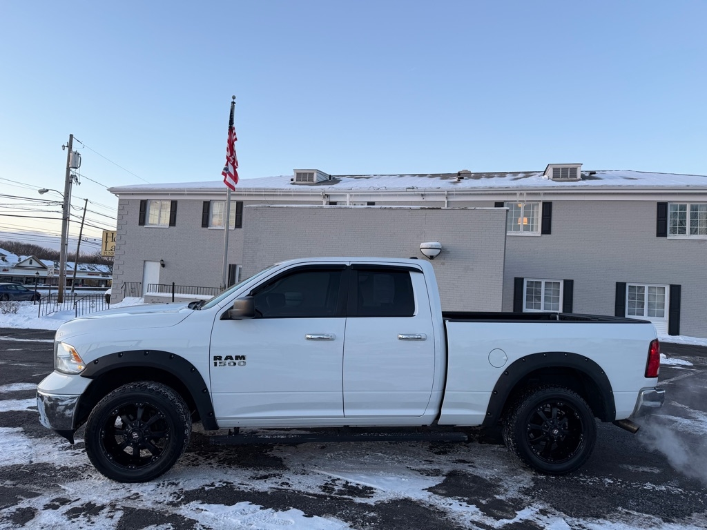 RAM 1500 SLT Quad Cab 4WD 2016