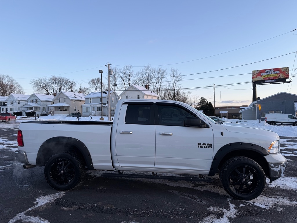 RAM 1500 SLT Quad Cab 4WD 2016