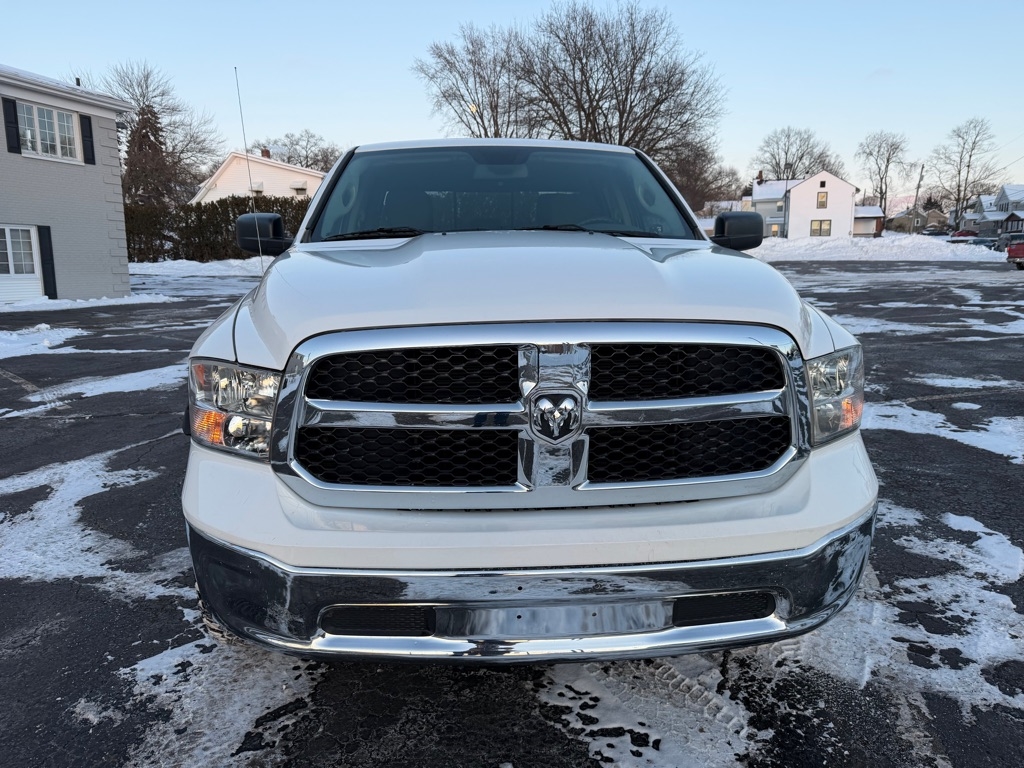 RAM 1500 SLT Quad Cab 4WD 2016