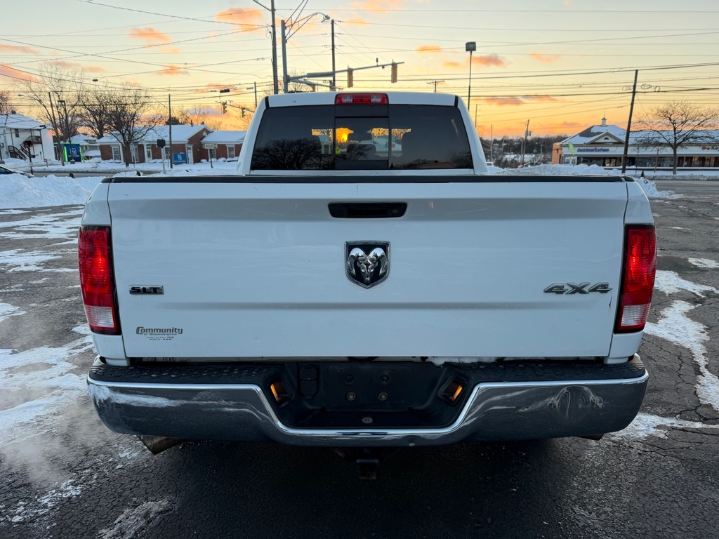 RAM 1500 SLT Quad Cab 4WD 2016