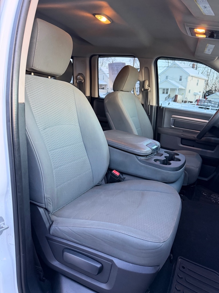RAM 1500 SLT Quad Cab 4WD 2016