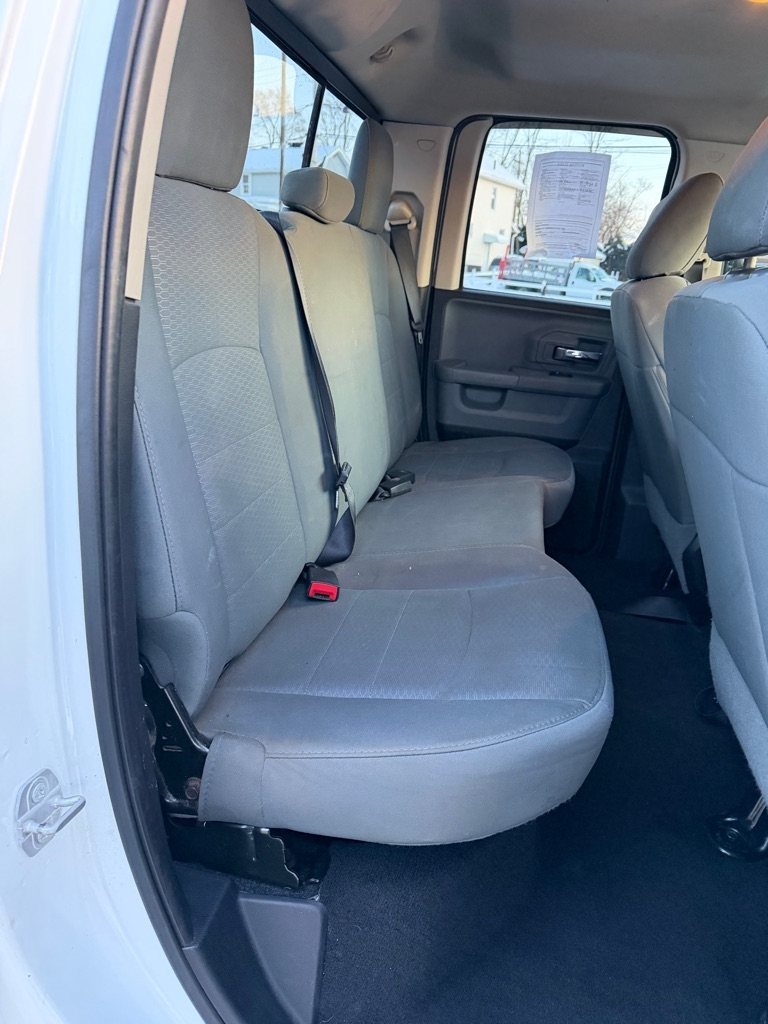 RAM 1500 SLT Quad Cab 4WD 2016